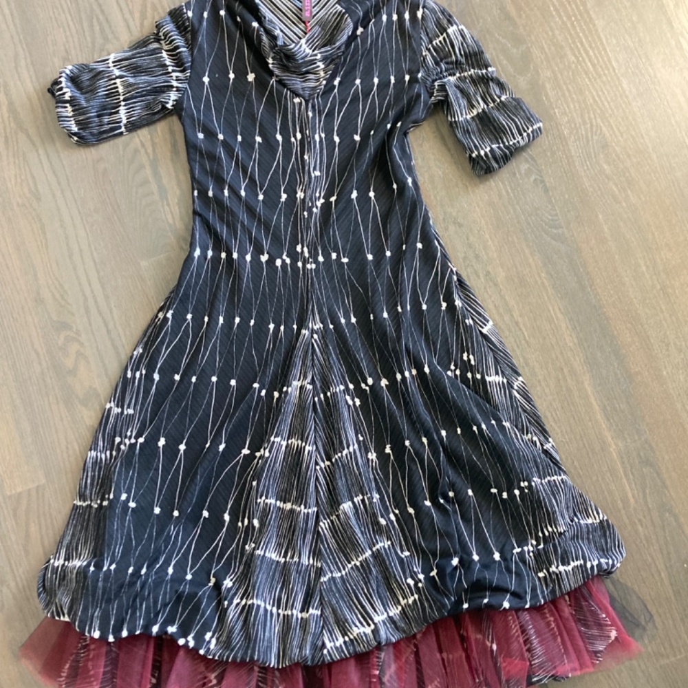 AIMEE G New York black & white reversible dress with mesh frill hem NWOT Size XS